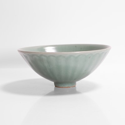 Lot 275 - A Longquan ware bowl