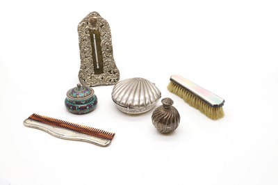 Lot 40 - A group of silver dressing table items