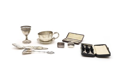 Lot 33 - A group of silver items