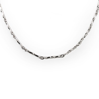 Lot 224 - An 18ct white gold twist link chain