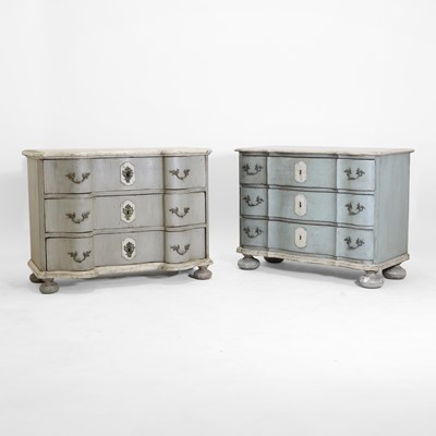 Lot 391 - A near pair of painted commode chests
