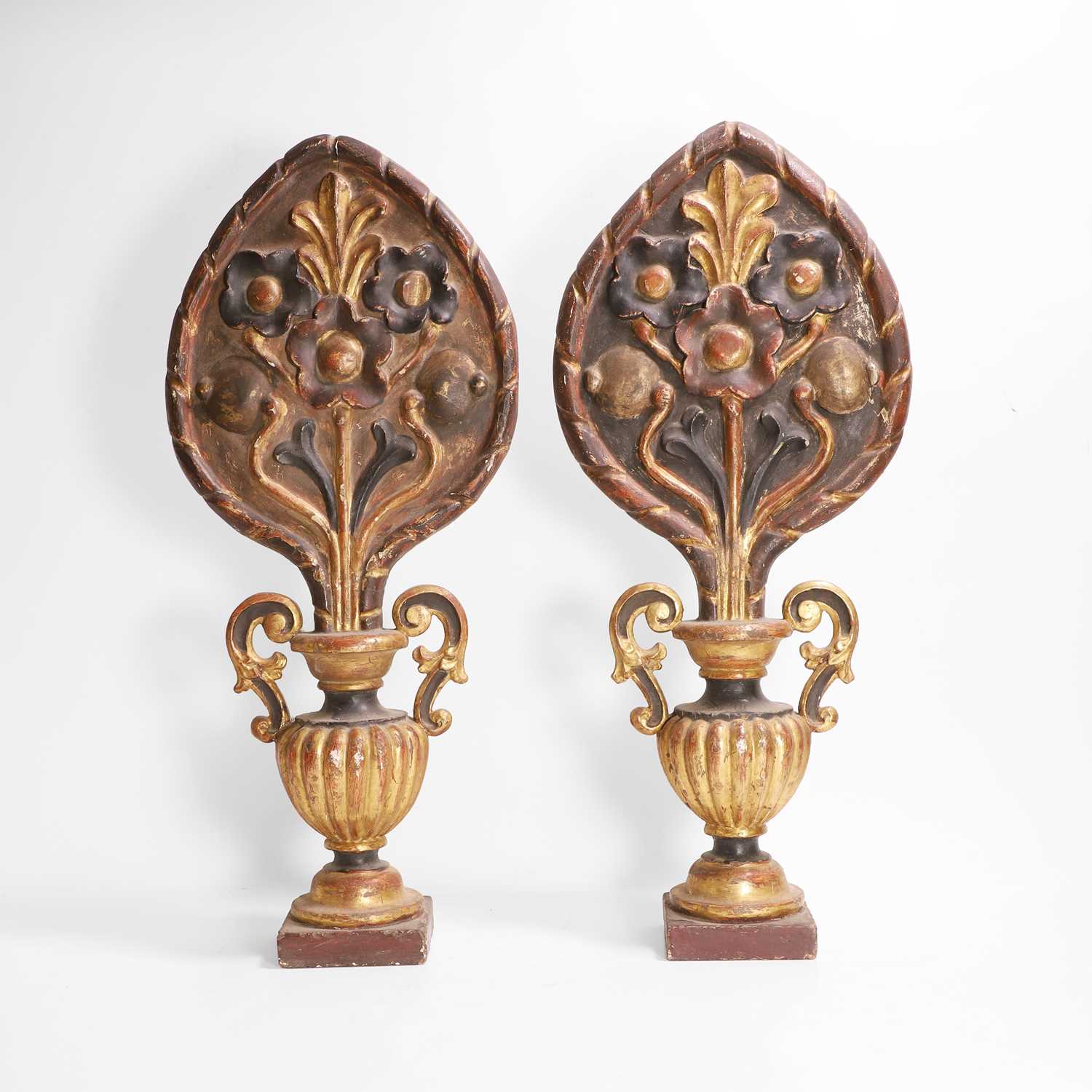 Lot 11 - A pair of carved giltwood finials