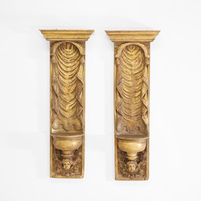 Lot 604 - A pair of carved giltwood niches