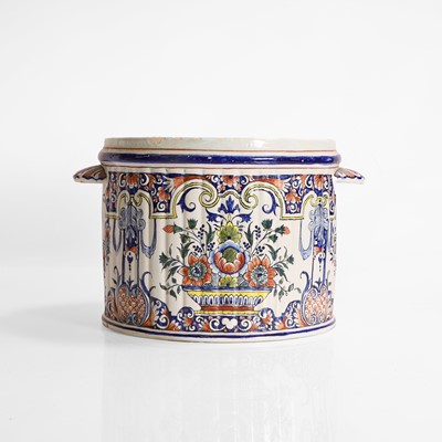Lot 256 - A delft pot