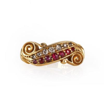 Lot 30 - An Edwardian 18ct gold ruby and diamond ring