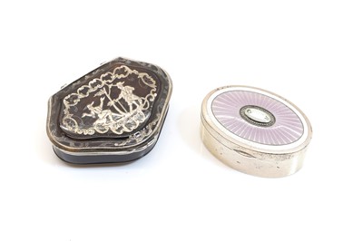 Lot 44 - A silver and tortoishell snuff box