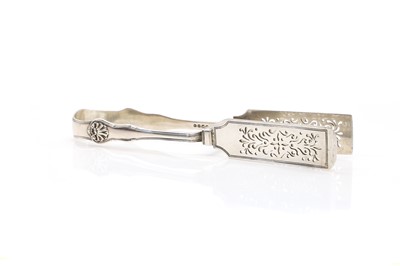 Lot 85 - A pair of George IV asparagus tongs