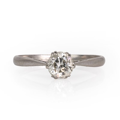 Lot 61 - A single stone diamond ring