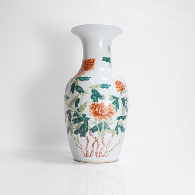 Lot 94 - A Chinese famille rose vase