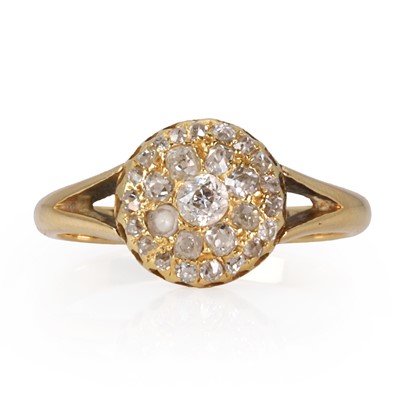 Lot 27 - An old cut diamond circular cluster ring, c.1900