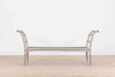 Lot 537 - A George III-style painted wooden window seat