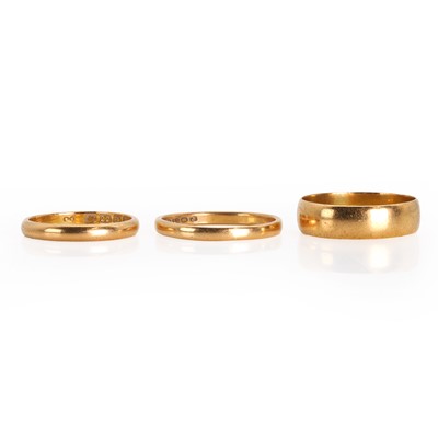 Lot 311 - A group of 22ct gold wedding bands