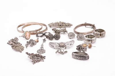 Lot 361 - A group of silver jewellery