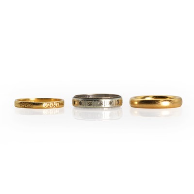 Lot 331 - A small group of gold rings