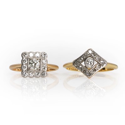 Lot 263 - Two diamond cluster rings