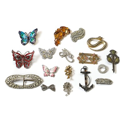 Lot 386 - A group of antique and later silver and costume jewellery