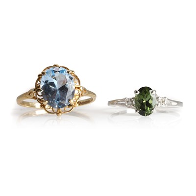 Lot 281 - Two gemstone set single stone rings