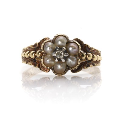 Lot 4 - A late Georgian split pearl and diamond mourning ring