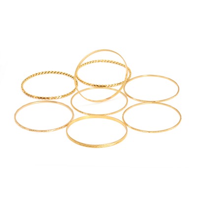 Lot 328 - A group of eight bangles