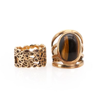 Lot 289 - Two 9ct gold rings
