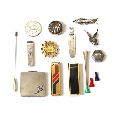Lot 389 - A small group of silver pillboxes, lighters and miscellaneous objects