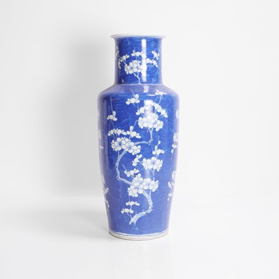 Lot 66 - A Chinese blue and white vase