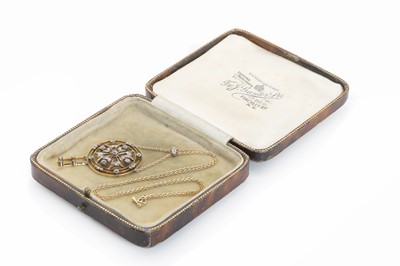 Lot 43 - An early 20th Century diamond pendant necklace