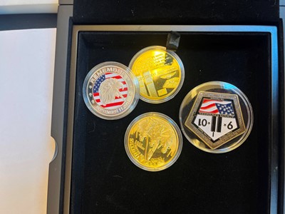 Lot 74 - A large collection of commemorative coins