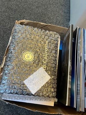 Lot 74 - A large collection of commemorative coins