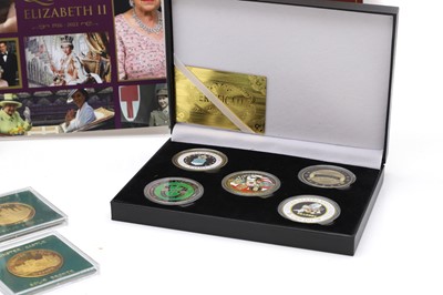 Lot 74 - A large collection of commemorative coins