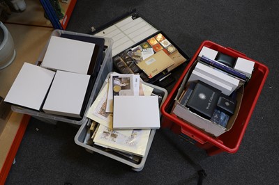 Lot 74 - A large collection of commemorative coins