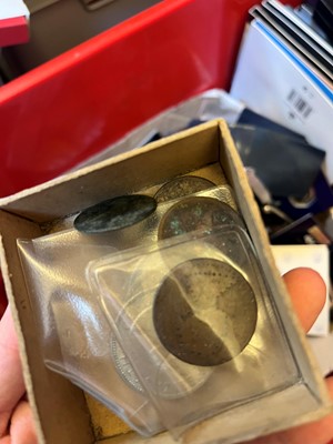 Lot 74 - A large collection of commemorative coins