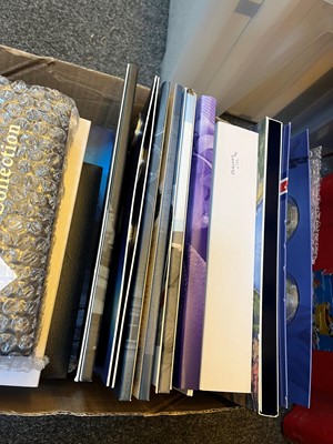 Lot 74 - A large collection of commemorative coins