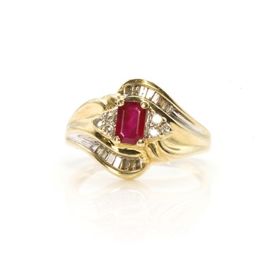 Lot 104 - A ruby and diamond ring