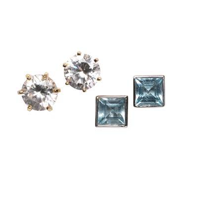 Lot 272 - Two pairs of gem set stud earrings