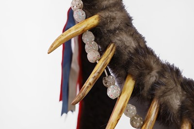 Lot 289 - A Native American 'bear claw' necklace