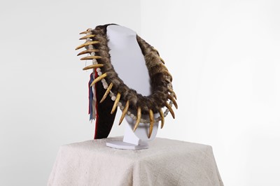 Lot 289 - A Native American 'bear claw' necklace