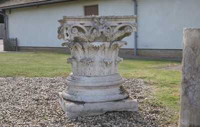 Lot 462 - A Neoclassical carved stone capital