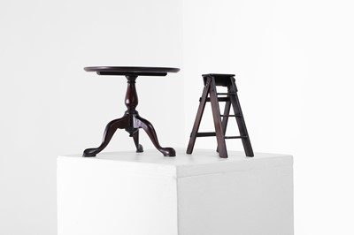 Lot 685 - A miniature George III-style tripod table