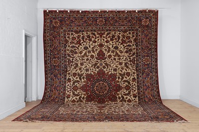 Lot 733 - A Kashan wool carpet
