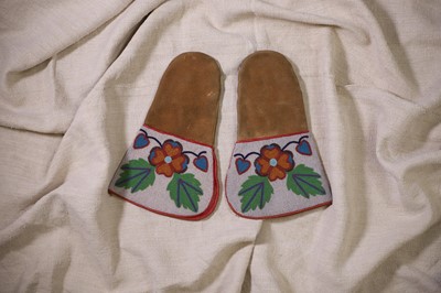 Lot 312 - A pair of Native American beaded hide mittens
