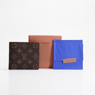 Lot 276 - A Louis Vuitton bifold wallet