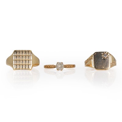 Lot 318 - A small group of gold rings