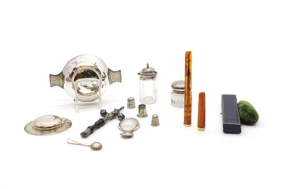 Lot 16 - A collection of silver items