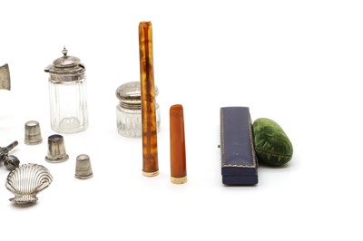 Lot 16 - A collection of silver items