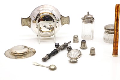 Lot 16 - A collection of silver items