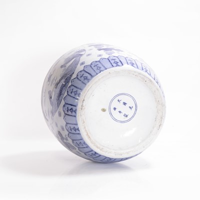 Lot 24 - A blue and white ginger jar