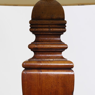 Lot 21 - A pair of hardwood balustrade table lamps