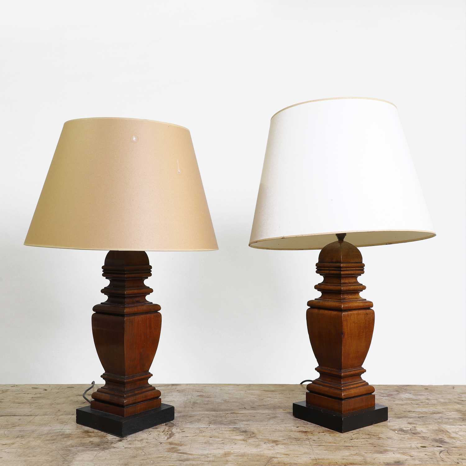 Lot 21 - A pair of hardwood balustrade table lamps