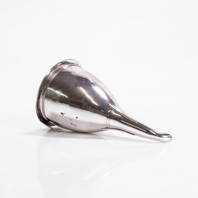 Lot 89 - A George III wine funnel